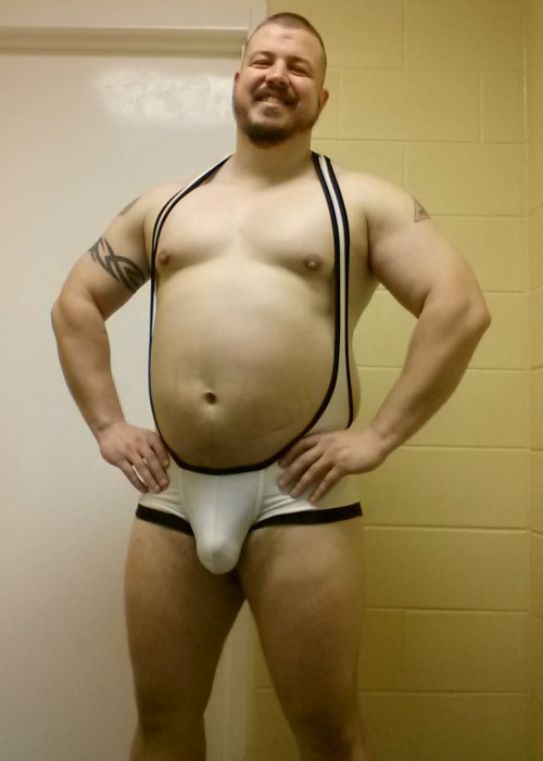 thetankdozer:  ryanhants:  foxbear:  *Disrobing, Part III* In the same vein (vain? *lolz*) as some of the previous singlet pics, I decided to do a 3-part photo series this evening, depicting the post-lifting disrobing process.  It actually ended up being