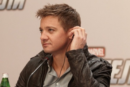 jeremyleerennerdotcom:avengers press conference, moscow 17th april 2012