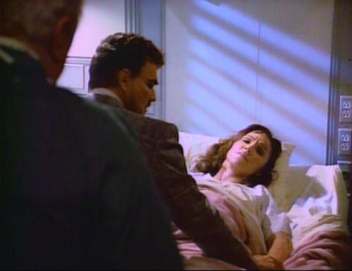 Evening Shade (TV Series)S1/E24, ’The Baby Show’ (1991), Having gone into labor during the banquet, 