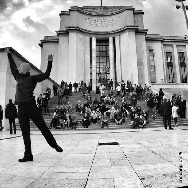 Trocadance @ #paris #dance #tribegram #trocadero #tribegramparis #nb #bw #bw_lovers #streetphoto_bw_ch_30 #streetphoto_bw #parisiledefrance