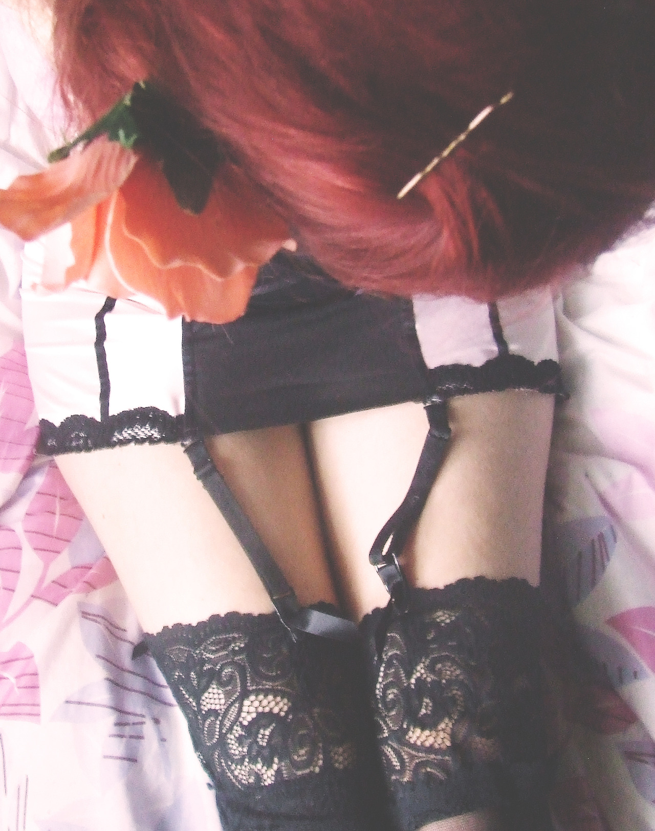 littlepinkkittenlingerie:  lovely lingerie and hair flowers  