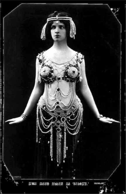  Pianist-turned-actor, dancer and choreographer Maude Allan (1873-1956)  as Salomé.