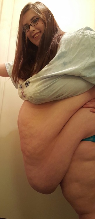 XXX ssbbw-hazelxo:  Belly haaaaang! photo