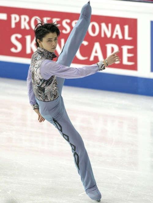 ⛸Fav Hanyu Moves⛸ #7 High Kicks Especially for the rock style programs!❤️ BONUS: fallen Yuzu casuall