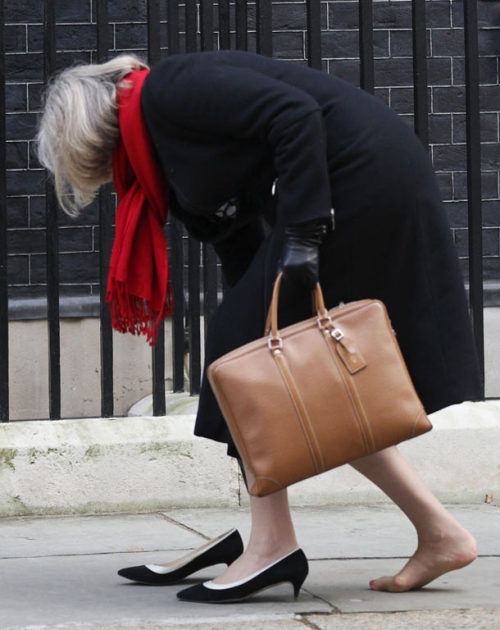 sexigapolitiker:  Another shoe malfunction in front of 10, Downing street - this time affect Conserv