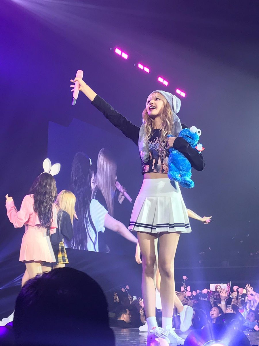 BLACKPINK-NEWS — 190215 Lisa @ IN YOUR AREA Tour in Singapore xin...