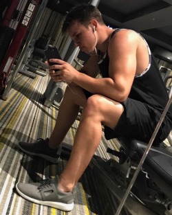 awesomemarrcusuniverse:Gavin MacIntosh doing