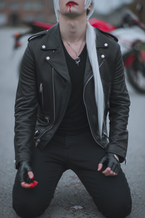 mizunocosplay:“I should have listened to you…when you said not to be so reckless…  I was just so exc