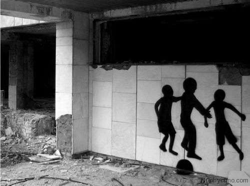 sixpenceee:  Graffiti found in Prypiat, Ukraine, the town abondaned in the aftermath of the Chornobyl’s nuclear disaster MORE PICTURES You may also like: CREEPY SCULPTURES MEANT TO REPRESENT HUMAN RIGHTS ABUSE 