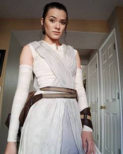 cosplaygonewild:  Joanie Brosas as Rey (Star