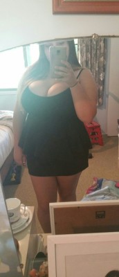 sexygirlrosie:  Little black dress