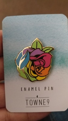 Look at this gorgeous pin I got for my sister’s