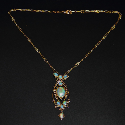 cair–paravel:Gold and opal necklace attributed to the Artificer’s Guild, c. 1900 (via). Okay, 