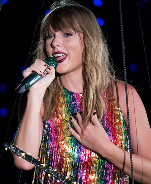 riversingsweetsongs:Taylor Swift’s reputation Stadium Tour at Chicago’s Soldier Field by Dan Garcia