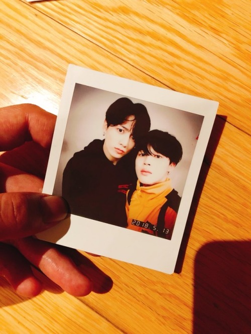 OMG THIS IS SO CUTE THE CUTEST THING EVER WHEN WILL KOOKMIN STOP ENDING ALL THR SHIPS