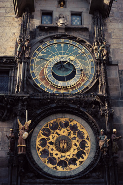 mala-mara:  astronomical clock Prague 