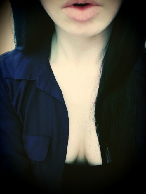 mmmgoodgirl:  I got a little bit bored at work and had this idea for a picture  Gigi, you bloody tea