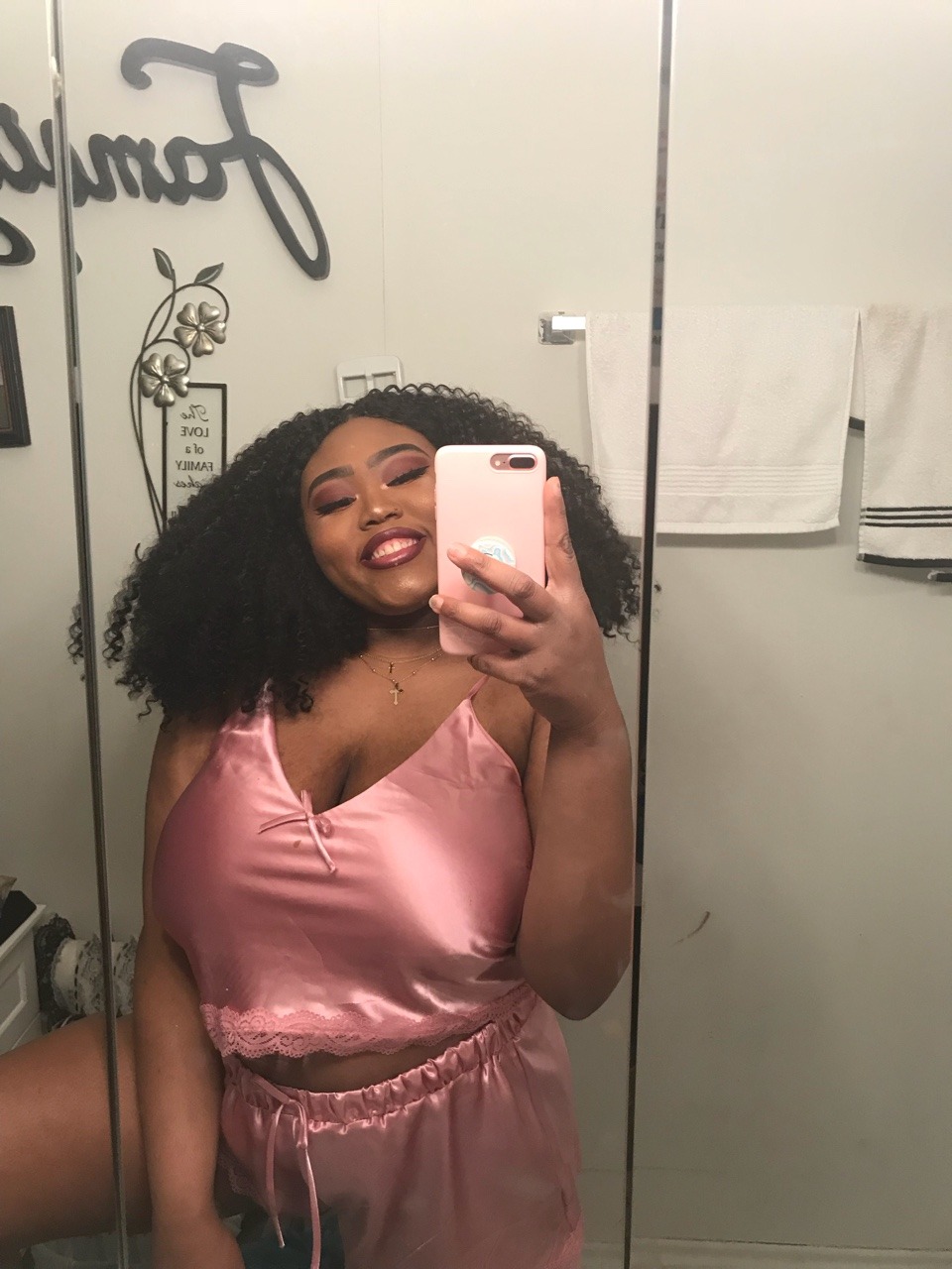 bitch-glo:this mirror is perfect ❄️. Your perfect 😍