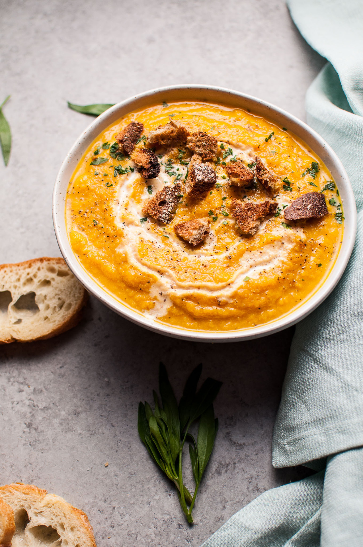 foodffs: Pumpkin and cauliflower soup with ginger. Full recipe: http://www.saltandlavender.com/pumpkin-cauliflower-soup-ginger/
