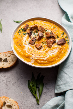 foodffs: Pumpkin and cauliflower soup with ginger. Full recipe: http://www.saltandlavender.com/pumpkin-cauliflower-soup-ginger/ Really nice recipes. Every hour. Show me what you cooked! 