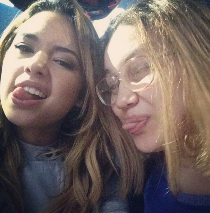 mizzjasminevillegasnewz:  Jasmine v With Some of Her Fans In New York