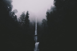 jacindaelena:      A very foggy Multnomah Falls by Hannah Kemp 