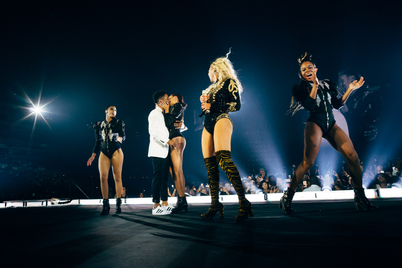 formationtourdancers:  Formation World Tour: St. Louis | John liked it, so he put