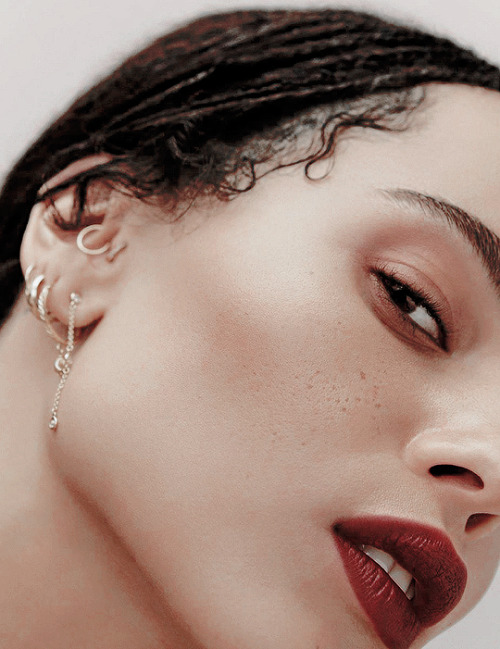 zoe kravitz photographed by nagi sakai for elle, 2018