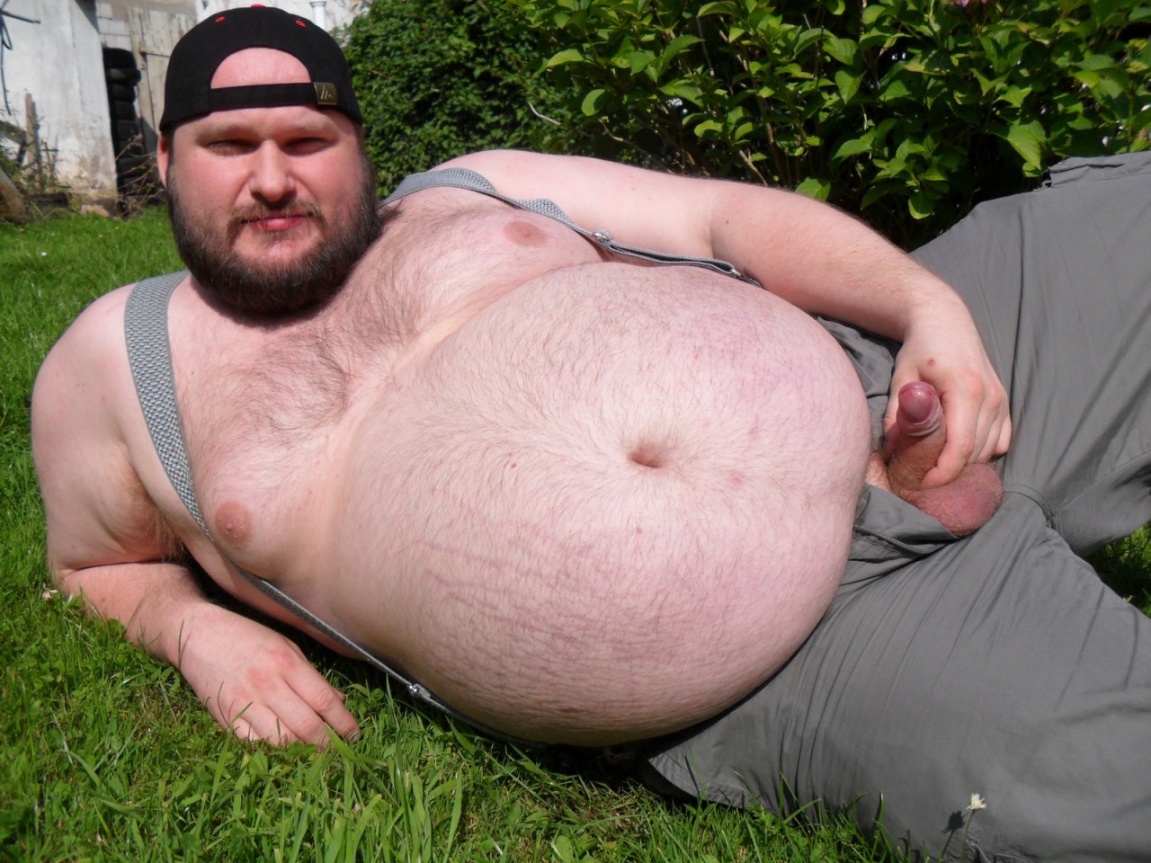chubbyaddiction:  Mhmm, that angle from below, ready to be sucked…