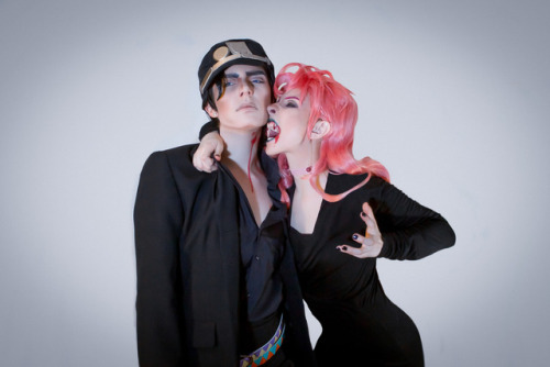 Halloween has passed, but we have photos!Vampire girl Kakyoin and a bit shocked Jotaro) 