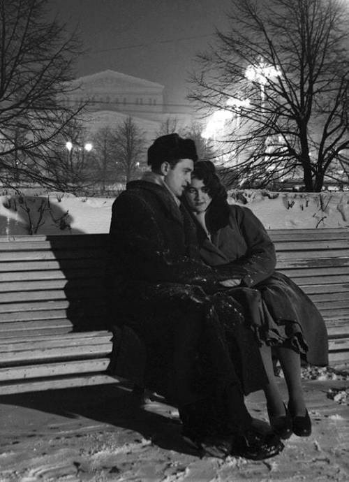 sovietpostcards:  A couple in the little park near Revolution Square metro station in Moscow. The Bolshoi Theater is seen on the background. Photo by Nikolai Rakhmanov (1956).