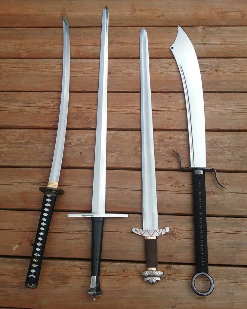 elpatronrealg:    Akio Hattori Katana Cold Steel Hand And a Half Sword Windlass Sticklestad Viking SwordCold Steel Chinese War Sword    From   lonesheepdog55   
