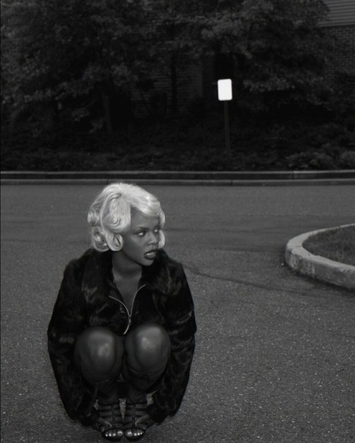 lilkimuk:Lil’ Kim (Vibe Magazine - 1997)