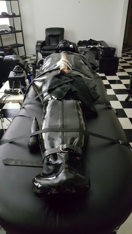 pupaegis:  Had a fun time in Chicago for IML. Got @rubberelectropopper strapped down and edged for a good while before allowing him to blow his load ;-) 