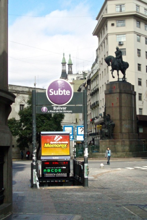 Entrada de Subte Bolivar, cerca de Plaza de Mayo, Buenos Aires, 2007.Buenos Aires had one of the wor