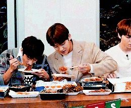 brownbisexual:mingyu eating: a saga