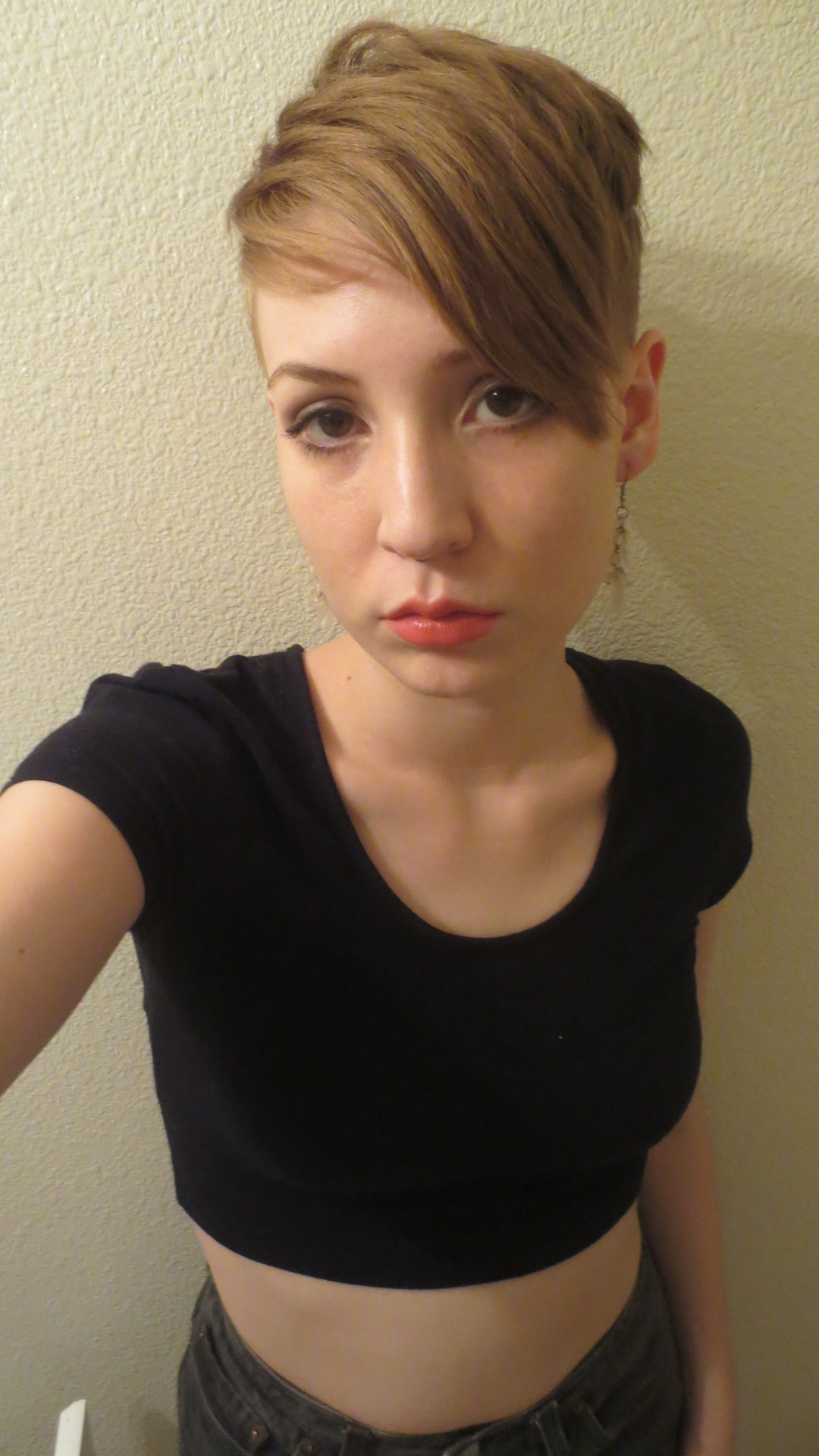 bestwavvez:  i should smile more but no