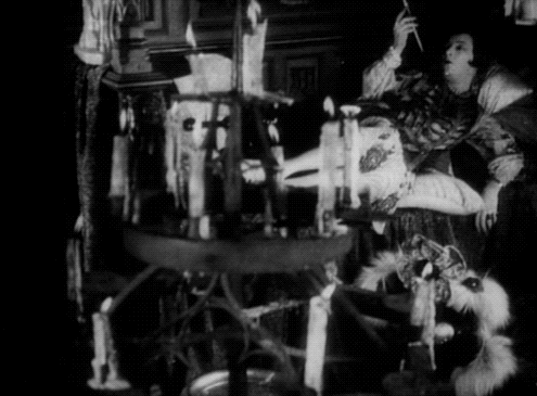 pepoire:(La glace à trois faces / The Three-Sided Mirror, dir. Jean Epstein, 1927)