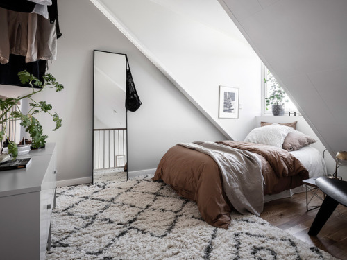 gravityhome: Small Scandinavian loft Follow Gravity Home: Instagram - Pinterest - Facebook - Persona