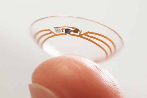 rubendomfer:  Lo último de Google son unas lentes de contacto para diabéticos Las lentes utilizarían las lágrimas del portador para calcular el índice de glucosa en la sangre, sin necesidad de métodos invasivos como agujas, o análisis.