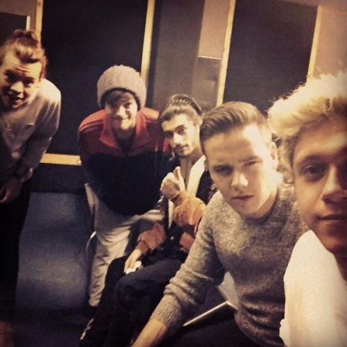 lessgemmastyles:  Thanks Niall for selfies