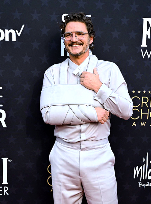 PEDRO PASCAL Attends The 29th Annual Critics Choice Awards At Barker Hangar On January 14, 2024 In Santa