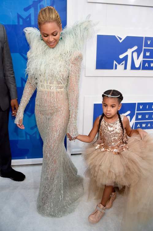 celebritiesofcolor: Beyonce and Blue Ivy attend the 2016 MTV Video Music Awards at Madison Square G