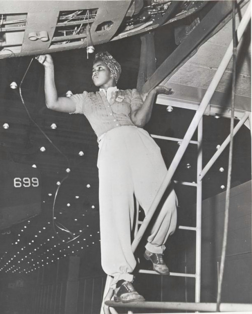 theladybadass:Amanda Smith, worker at the Long Beach Plant of the Douglas Aircraft Company (circa la