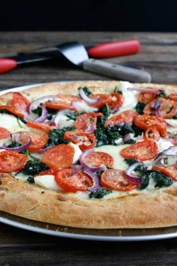 do-not-touch-my-food:  White Pizza with Spinach and Tomatoes 