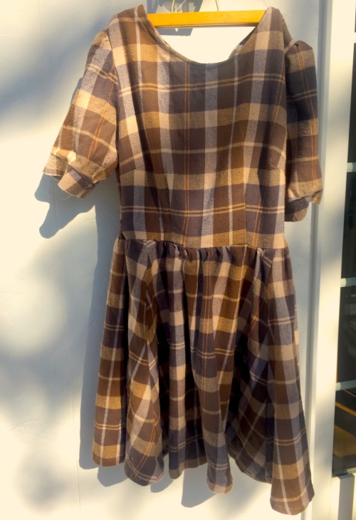 soul-hammer:Autumn Sewing Projects: Favorite DressThe brown dress is my favorite! It has pockets in 