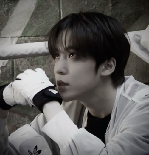 Mafia Bf!Yunho X Female Reader