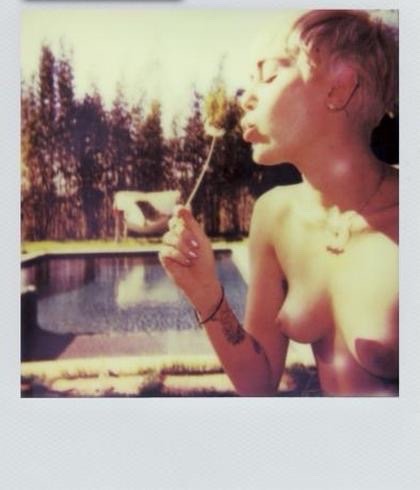 biancamcsmiler:  New Polaroids😻😻😻 mileycyrus