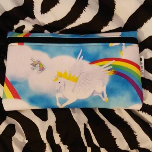 The other day my girlfriend got me a pencil case from my friend Lexi, who makes lotsa cool bags etc.   Check out @lexistreefort if you’re jealous.   (at Melrose, Massachusetts)