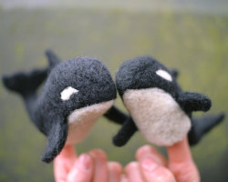 sosuperawesome:  Needle felt finger puppets by PetitFelts in Connecticut, US.